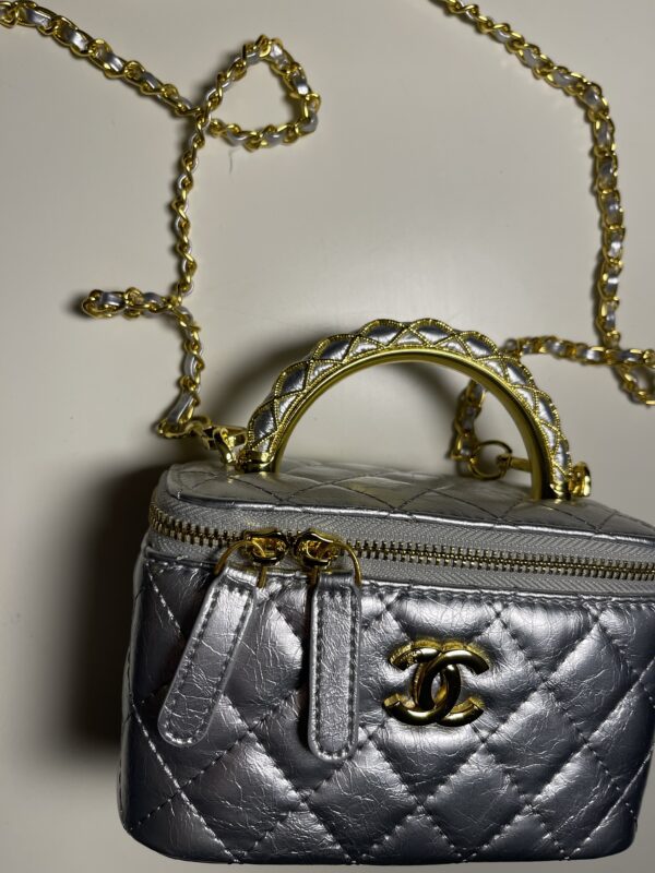 Chanel - Image 3