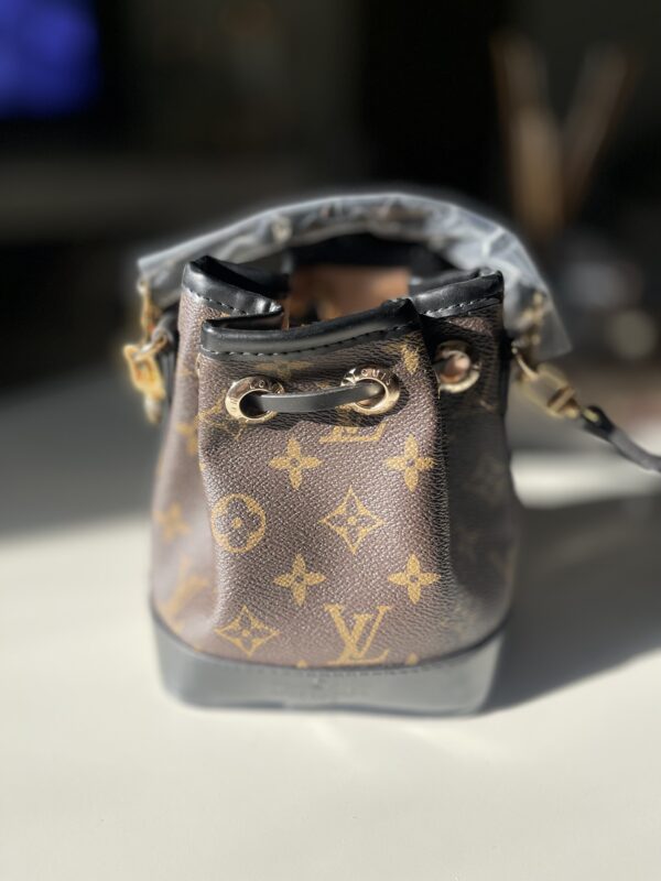 Louis Vuitton Mini - Image 3