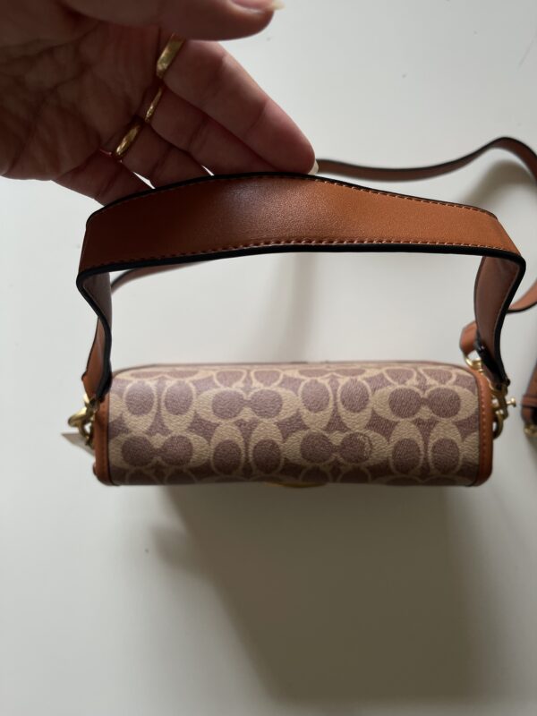 Coach with box - Image 3