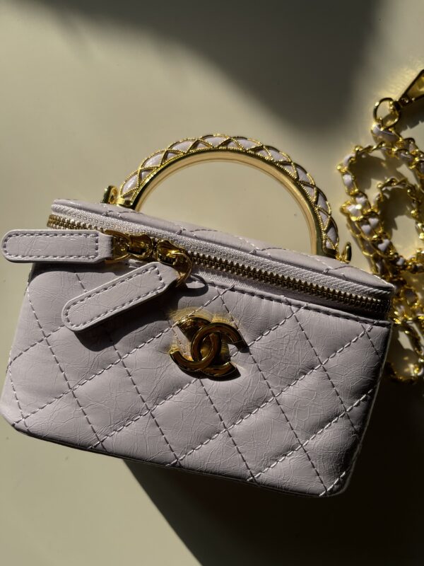 Chanel - Image 2