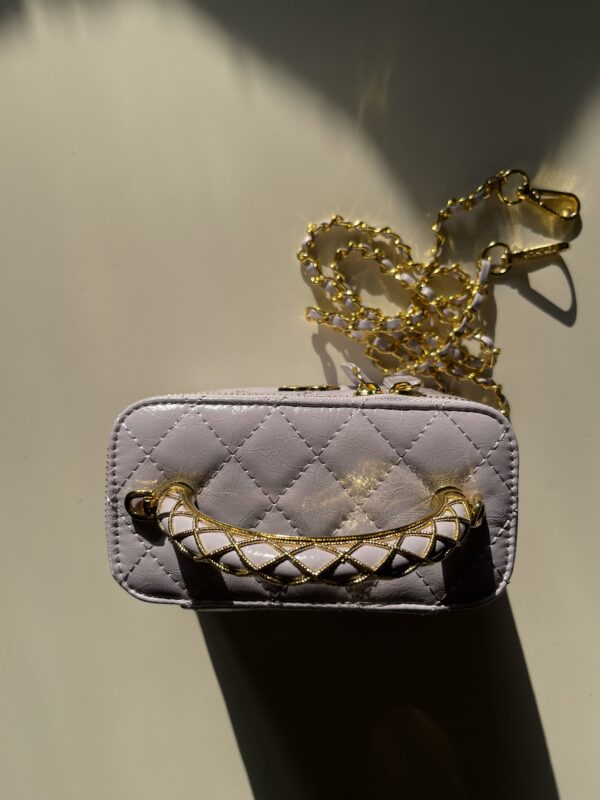 Chanel - Image 4