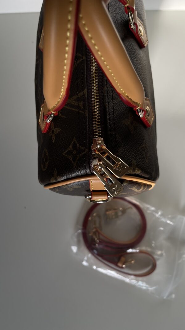 Louis Vuitton Mini - Image 3