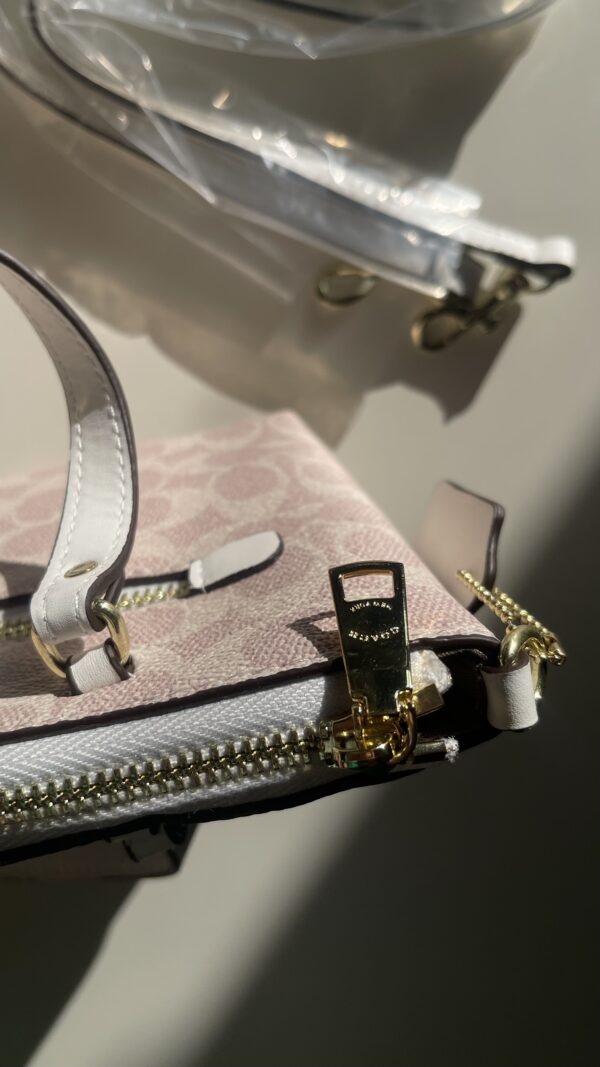 Coach - Image 4