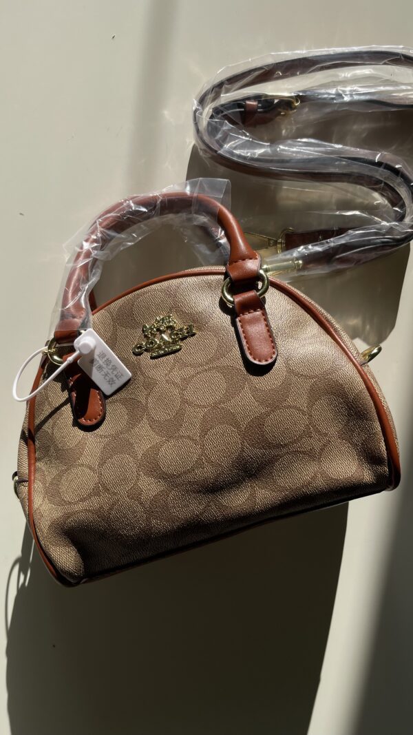 Coach - Image 3