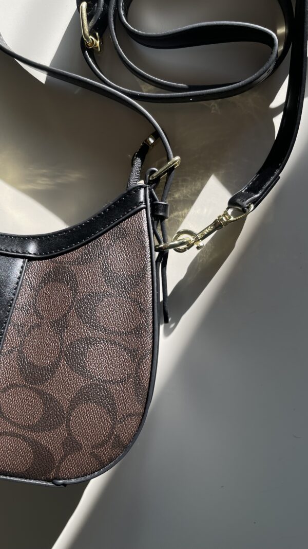 Coach - Image 2