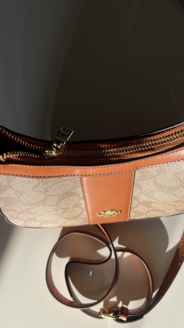 Coach - Image 3