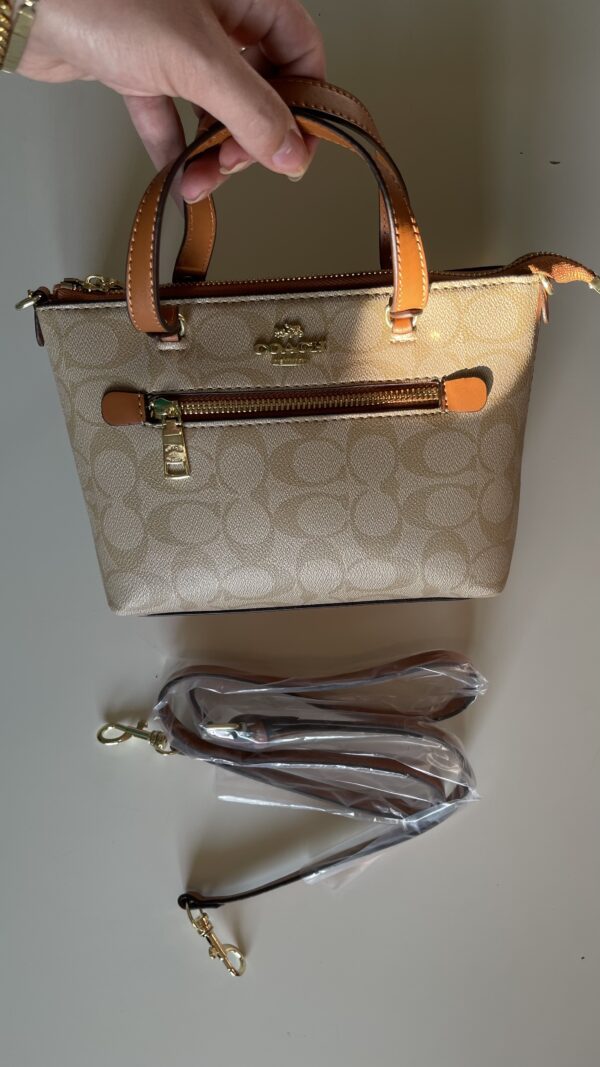 Coach - Image 3