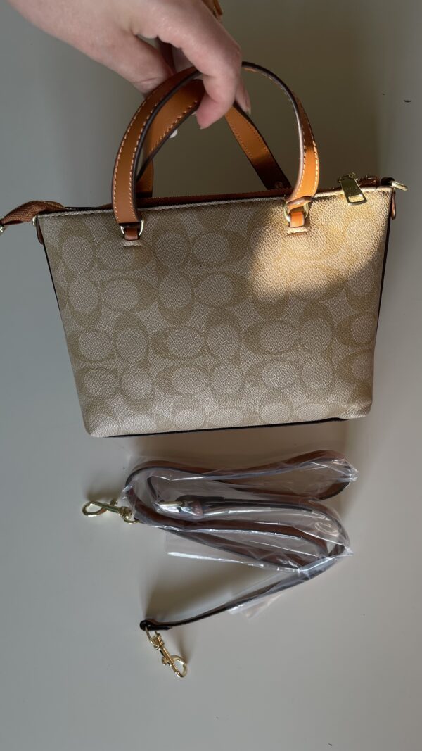 Coach - Image 4